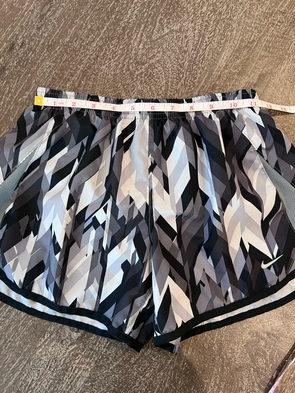 Nike girls Black, Gray & White Geometric Athletic Shorts